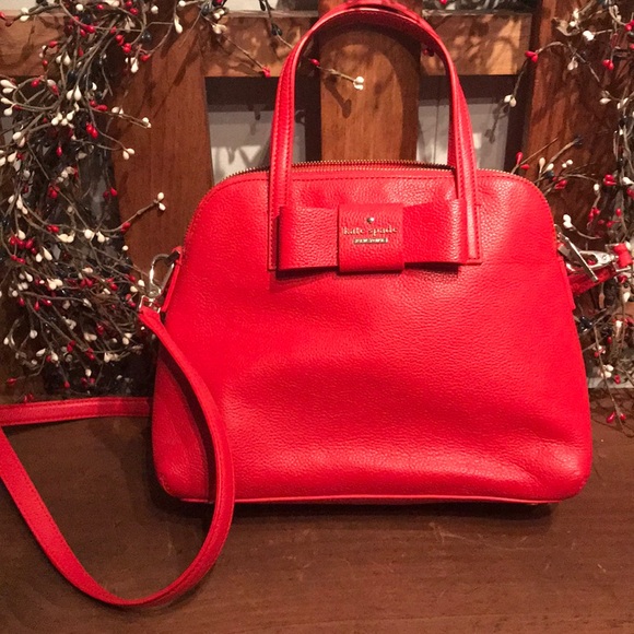 kate spade Handbags - NWOT Red Kate Spade crossbody purse..🥰sweet!